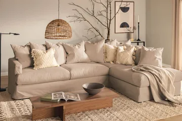 Menard 4-sits Högervänd L-formad Djup Schäslongsoffa i Tyg - Beige - Möbler - Soffa - Divansoffor & schäslongsoffa