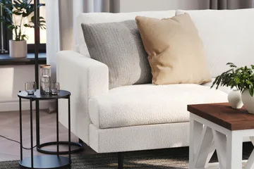 Menard Compact 4-sits Högervänd L-formad Schäslongsoffa i Bouclé - Vit - Möbler - Soffa - Divansoffor & schäslongsoffa