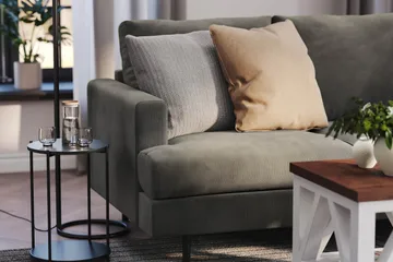 Menard Compact 4-sits Högervänd L-formad Schäslongsoffa i Manchester - Grå - Möbler - Soffa - Divansoffor & schäslongsoffa