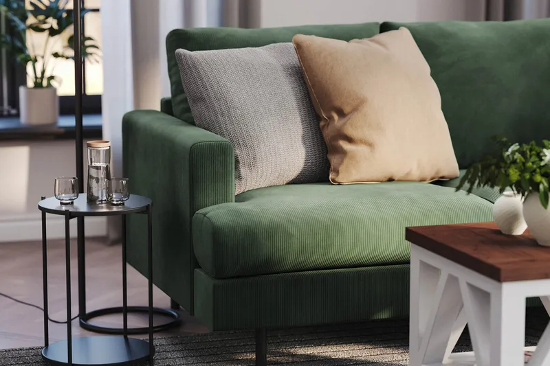 Menard Compact 4-sits Högervänd L-formad Schäslongsoffa i Manchester - Grön - Möbler - Soffa - Divansoffor & schäslongsoffa