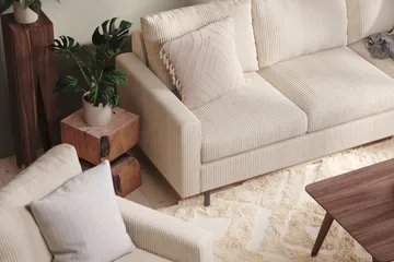Peppe 4-sits Högervänd L-formad Schäslongsoffa i Manchester - Beige - Möbler - Soffa - Divansoffor & schäslongsoffa