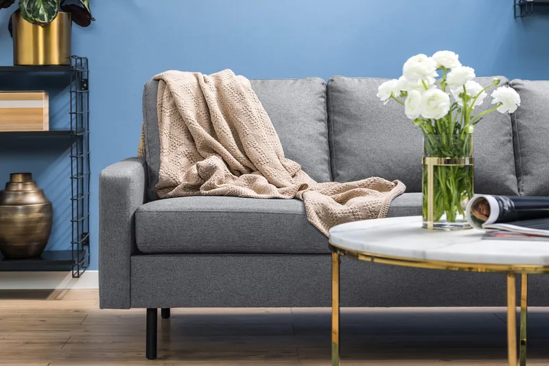 Peppe 4-sits Högervänd L-formad Schäslongsoffa i Tyg - Ljusgrå - Möbler - Soffa - Divansoffor & schäslongsoffa