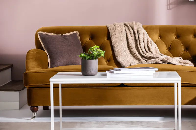 Howard Riviera 2-sits Sammetssoffa - Mörkgul - Möbler - Soffa - Howardsoffor