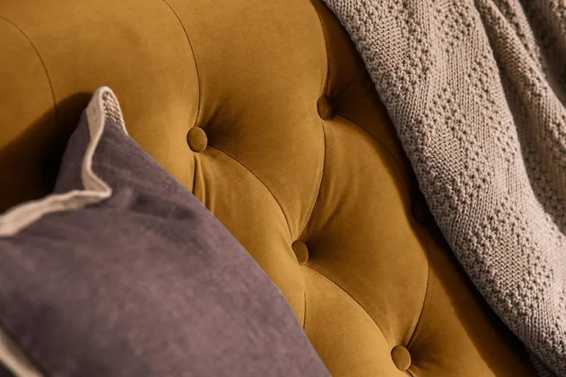 Howard Riviera 3-sits Sammetssoffa - Mörkgul - Möbler - Soffa - Howardsoffor
