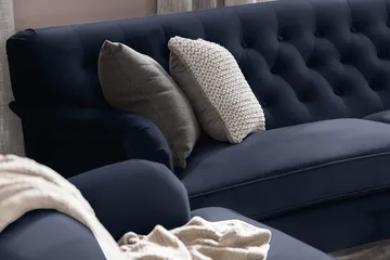 Howard Riviera 3-sits Svängd Sammetssoffa - Blå - Möbler - Soffa - Howardsoffor