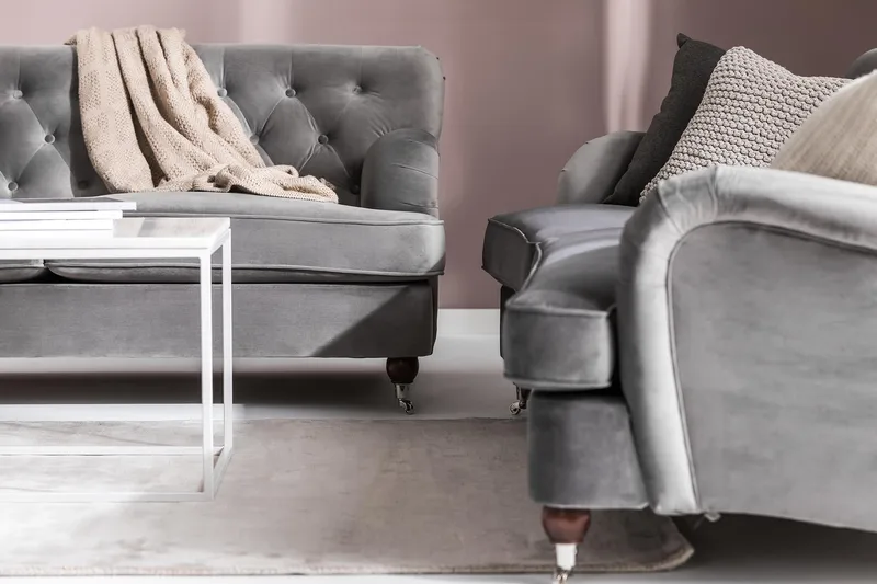 Howard Riviera 3-sits Svängd Sammetssoffa - Ljusgrå - Möbler - Soffa - Howardsoffor