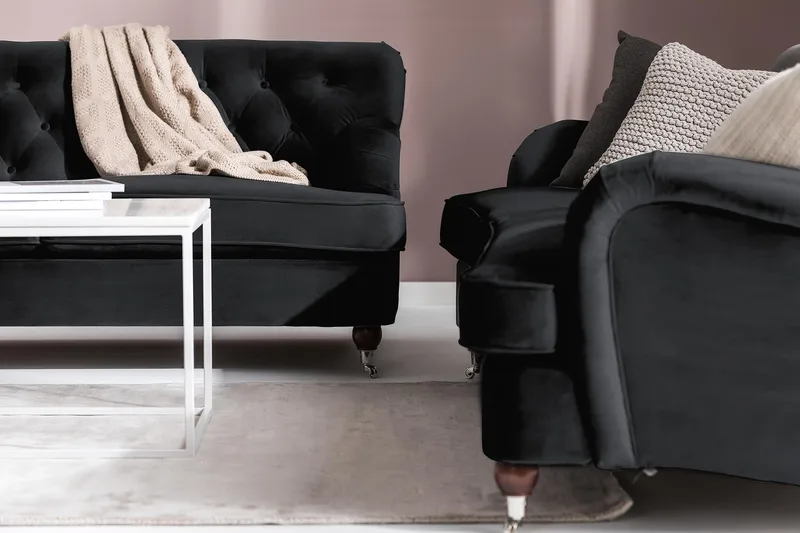 Howard Riviera 3-sits Svängd Sammetssoffa - Svart - Möbler - Soffa - Howardsoffor