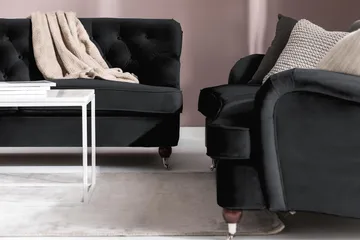Howard Riviera 3-sits Svängd Sammetssoffa - Svart - Möbler - Soffa - Howardsoffor