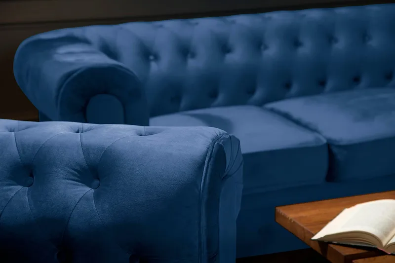 Chesterfield Lyx 2-sits Liten sammetssoffa - Djup soffa 160 cm bred - Blå - Möbler - Soffa - Sammetssoffa