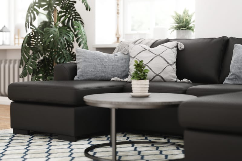 Porto 4-sits Högervänd U-formad Soffa med Divan och Schäslong + Fotpall i Konstläder - Svart - Möbler - Soffa - Skinnsoffor