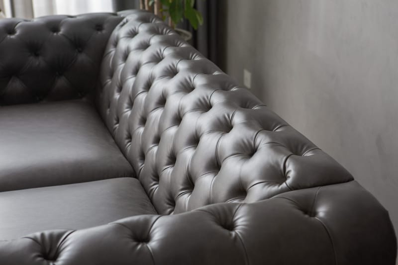 Soffa chesterfield 3-sits 219 cm mörkbrunt konstläder - Mörkbrun - Möbler - Soffa - Chesterfield soffa