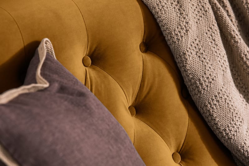 Howard Riviera Soffgrupp 3-sits + 2-sits Soffa + Fåtölj + Fotpall i Sammet - Mörkgul - Möbler - Soffa - Soffgrupp - Howard soffgrupp