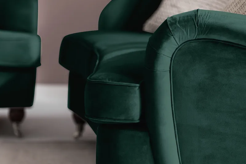 Howard Riviera Soffgrupp Svängd 3-sits + 2-sits Soffa + Fåtölj + Fotpall i Sammet - Grön - Möbler - Soffa - Soffgrupp - Howard soffgrupp