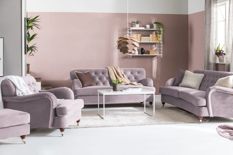 Howard Riviera Soffgrupp Svängd 3-sits + 2-sits Soffa + Fåtölj + Fotpall i Sammet - Lila - Möbler - Soffa - Soffgrupp - Howard soffgrupp