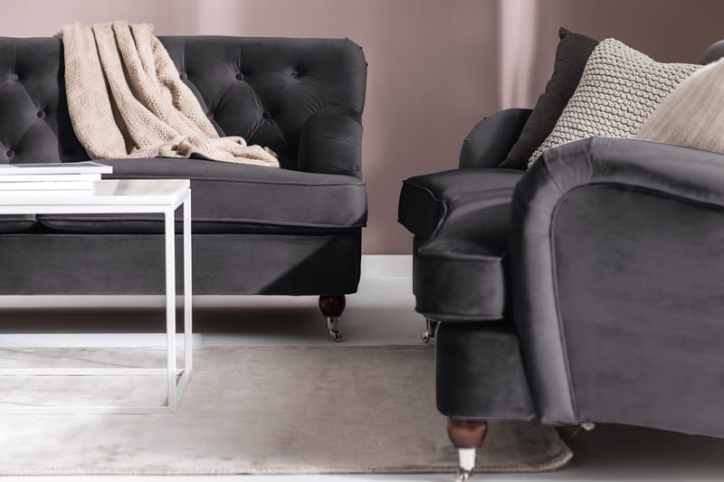 Howard Riviera Soffgrupp Svängd 3-sits + 2-sits Soffa + Fåtölj + Fotpall i Sammet - Mörkgrå - Möbler - Soffa - Soffgrupp - Howard soffgrupp