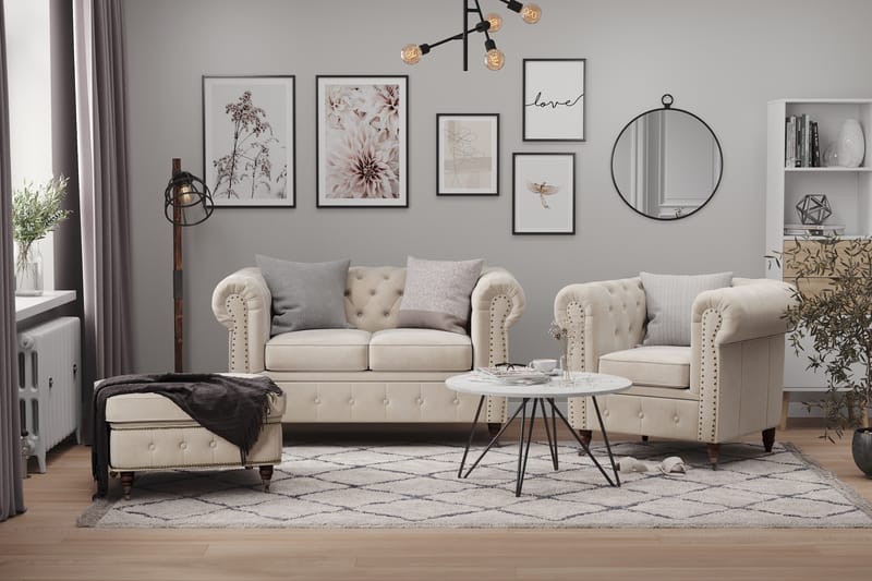 Chesterfield Deluxe Fåtölj+Fotpall - Sammet Beige - Möbler - Stolar & fåtöljer - Fåtölj - Chesterfield fåtölj