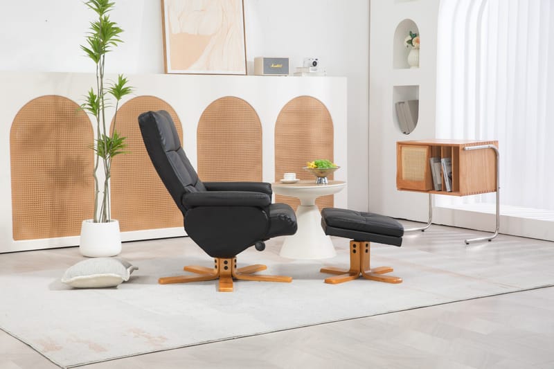 Duva reclinerfåtölj med fotpall i svart PU med bruna ben - Svart - Möbler - Stolar & fåtöljer - Fåtölj - Fåtölj med fotpall