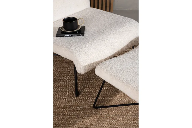 Laconia Fåtölj - Vit - Möbler - Stolar & fåtöljer - Fåtölj - Fåtölj med fotpall