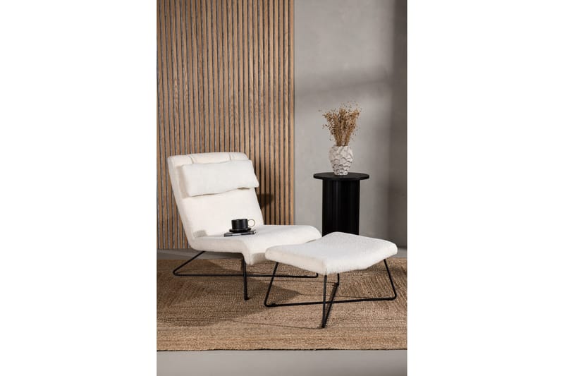 Laconia Fåtölj - Vit - Möbler - Stolar & fåtöljer - Fåtölj - Fåtölj med fotpall