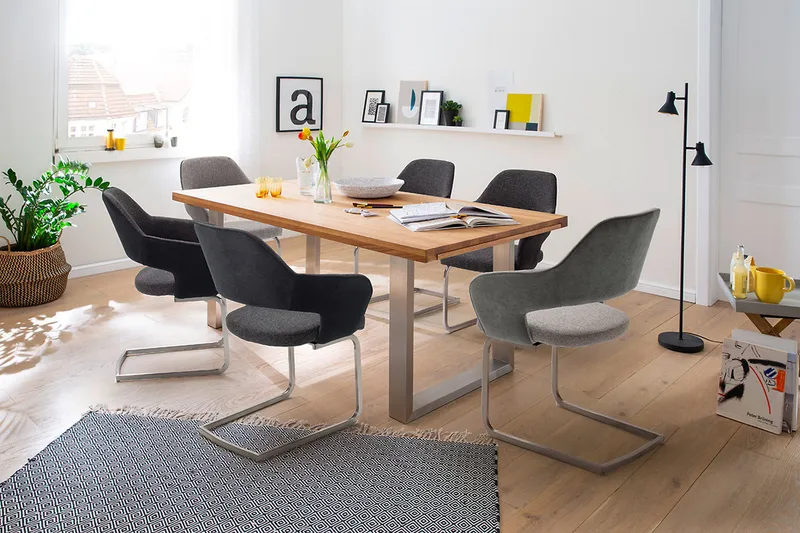 Newcastles Karmstol, Svart