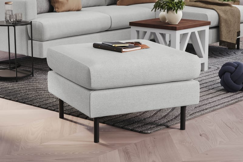 Menard Compact Fotpall 68 cm - Ljusgrå - Möbler - Stolar & fåtöljer - Pall & puff - Fotpall