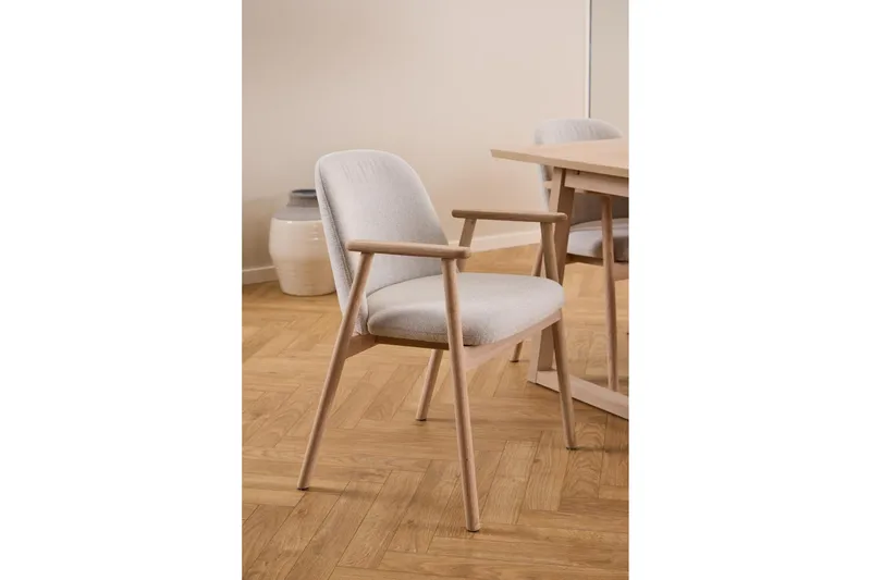 Reciclar Matstol i Bouclé med armstöd i ek trä - Beige - Möbler - Stolar & fåtöljer - Matstol & köksstol