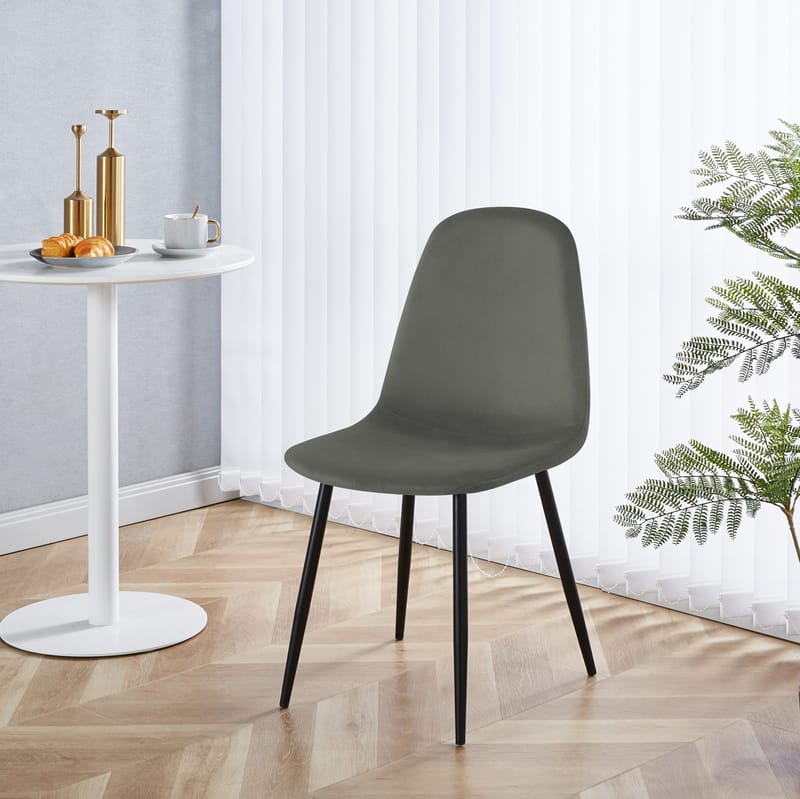 Stol i mörkgrå sammet med svarta ben - Mörkgrå - Möbler - Stolar & fåtöljer - Matstol & köksstol