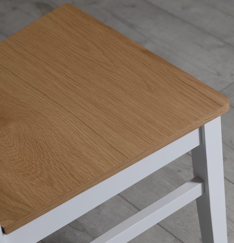 Vit matstol med träsits i ek - Fårö, Vit/Ek