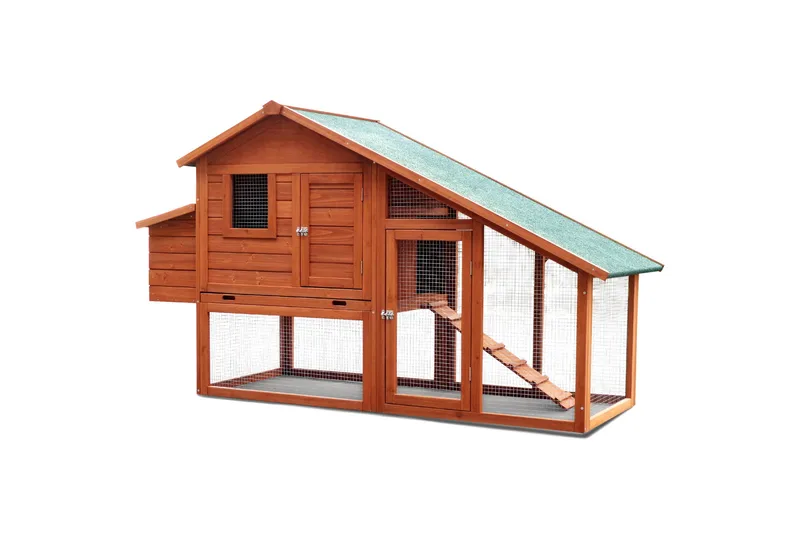 Stort hönshus i furu med hönsgård, undefined