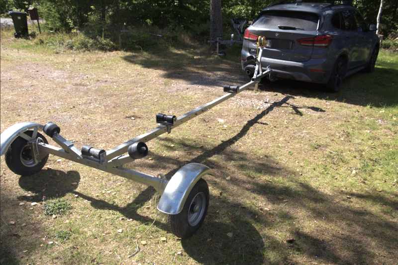 Båttrailer med vinsch | Maxlast 540kg | 469x180cm - Sport & fritid - Marint - Båttrailer & båtvagn