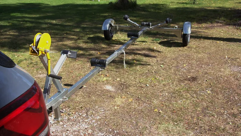 Båttrailer med vinsch | Maxlast 540kg | 469x180cm - Sport & fritid - Marint - Båttrailer & båtvagn