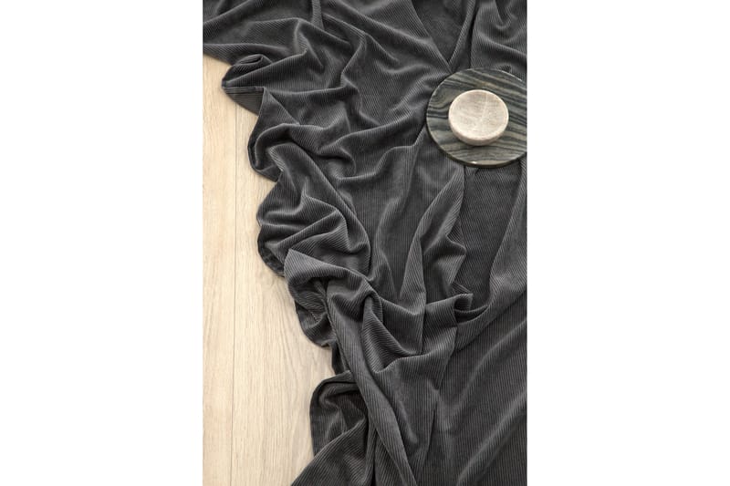 Elma Gardin 140x240 cm - Black - Textil & mattor - Gardiner - Gardinlängder - Kanallängd