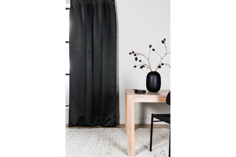 Evelyn Gardin 90x135 cm - Svart - Textil & mattor - Gardiner - Gardinlängder - Kanallängd