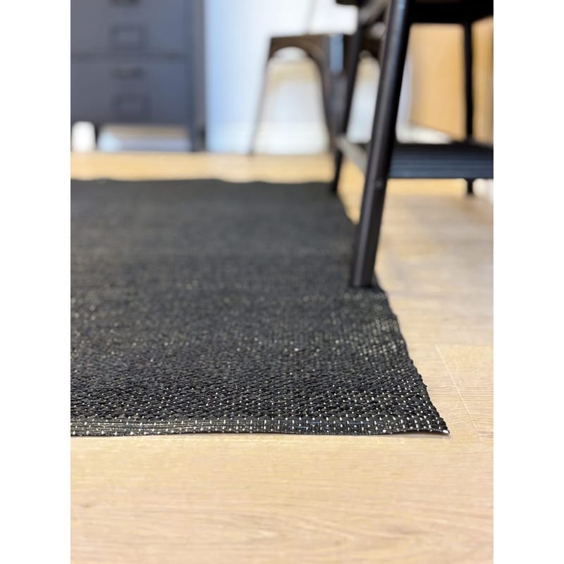 Plastmatta Hilma Plain - 150x220 cm, Svart - Textil & mattor - Mattor - Utomhusmattor - Plastmattor