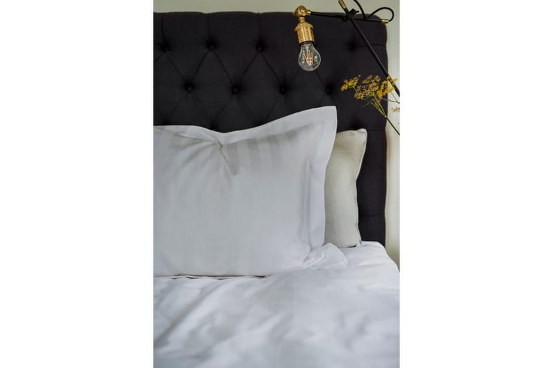 Örngott Satinrand 28 mm Vinge 50x60 cm Vit - Borganäs - Textil & mattor - Sängkläder - Örngott