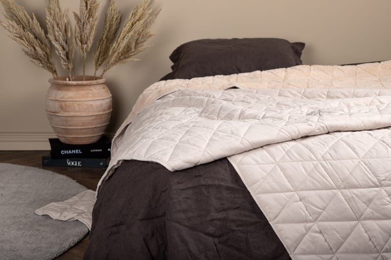 Nilla Överkast 180x260 cm - Beige - Textil & mattor - Sängkläder - Överkast - Överkast dubbelsäng