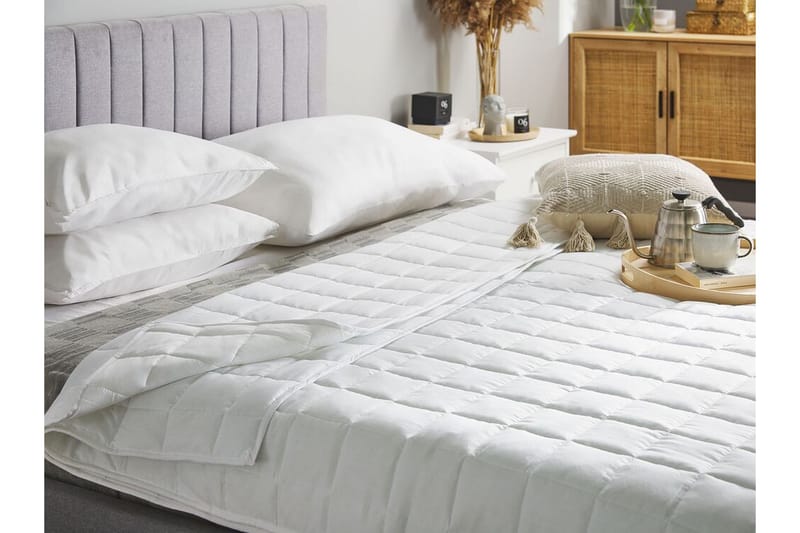 Täcke 220 x 240 cm JANNU - Vit - Textil & mattor - Sängkläder - Täcke - Dubbeltäcke
