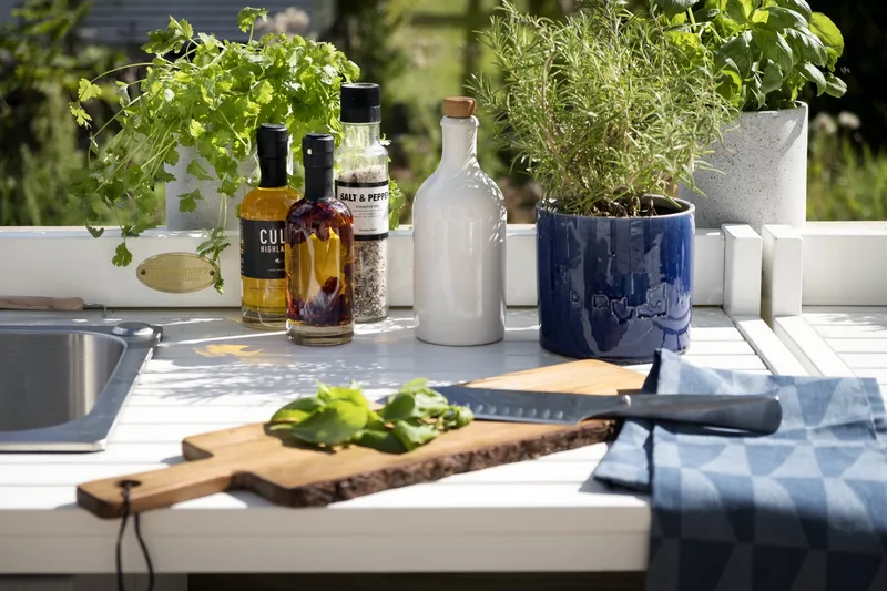 Hillerstorp Läckö Utekök med Vask + Arbetsbänk - Vit - Trädgård & spabad - Grillar & matlagning utomhus - Utekök - Bygga utekök