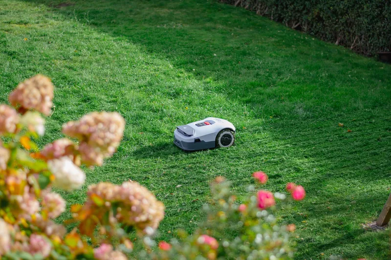 Robotgräsklippare utan slinga 2000m² | RTK + 3D Vision med 4 AI-kameror | ANTHBOT Genie 1000 - Trädgård & spabad - Trädgårdsmaskiner - Gräsklippare - Robotgräsklippare