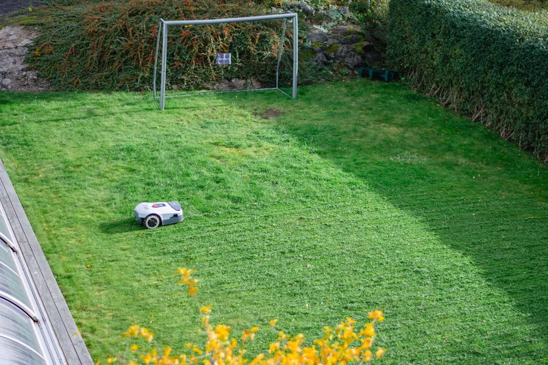 Robotgräsklippare utan slinga 2000m² | RTK + 3D Vision med 4 AI-kameror | ANTHBOT Genie 1000 - Trädgård & spabad - Trädgårdsmaskiner - Gräsklippare - Robotgräsklippare