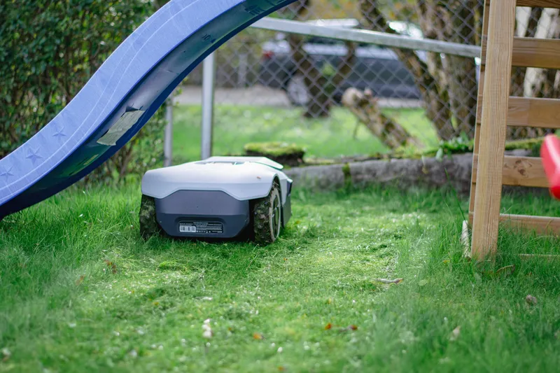 Robotgräsklippare utan slinga 2000m² | RTK + 3D Vision med 4 AI-kameror | ANTHBOT Genie 1000 - Trädgård & spabad - Trädgårdsmaskiner - Gräsklippare - Robotgräsklippare