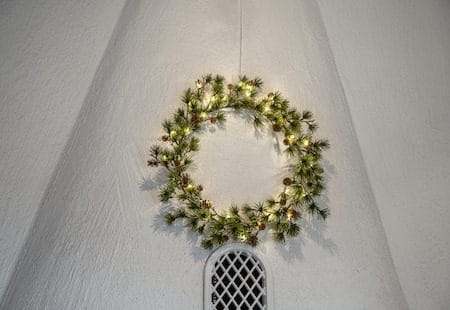 Larix Krans med belysning 40 cm - grön med bruna kottar - Trädgård & spabad - Trädgårdsskötsel - Växter & plantor - Prydnadsväxter - Dörrkransar