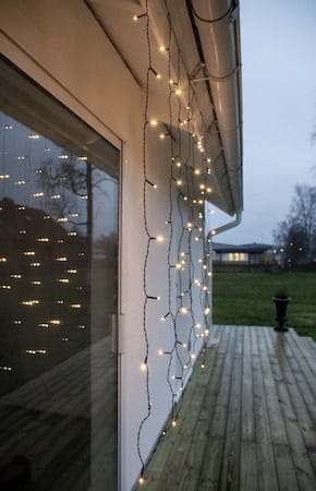 LED-ljusgardin Jul Crispy Ice White 130x130 cm 80 ljus - Svart - Trädgård & spabad - Utemiljö - Altan & terrass - Altanbelysning