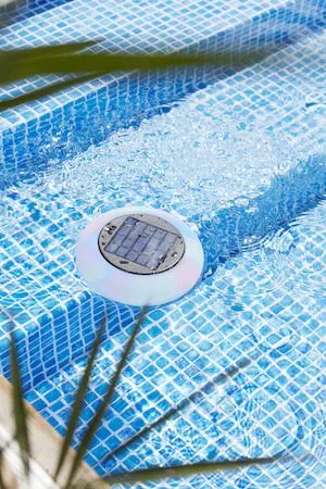Pool light Solcellsdekoration 19 cm, vit med flerfärgat ljus