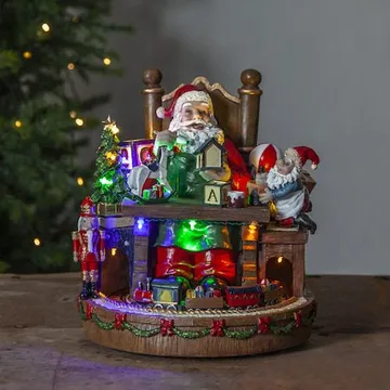 Juldekoration Merryville Tomte med Skrivbord 24x25 cm - Flerfärgad - Inredning - Julpynt & helgdekoration - Julpynt & juldekoration - Julängel & julfigur