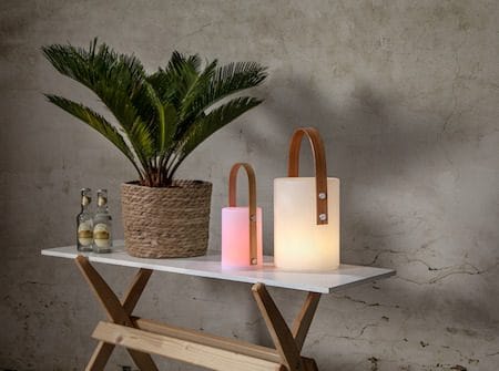 Lucie Lykta 19 cm - vit med brunt handtag - Trädgård & spabad - Utemiljö - Trädgårdsdekoration - Trädgårdsfigurer & trädgårdsprydnad - Utelykta