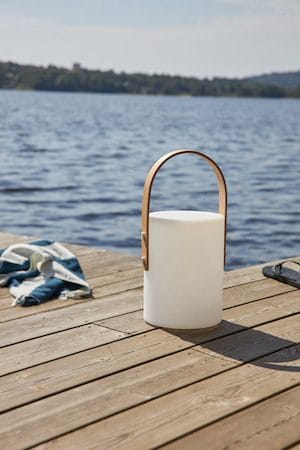 Lucie Lykta 19 cm - vit med brunt handtag - Trädgård & spabad - Utemiljö - Trädgårdsdekoration - Trädgårdsfigurer & trädgårdsprydnad - Utelykta