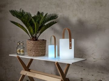 Lucie Lykta 19 cm - vit med brunt handtag - Trädgård & spabad - Utemiljö - Trädgårdsdekoration - Trädgårdsfigurer & trädgårdsprydnad - Utelykta