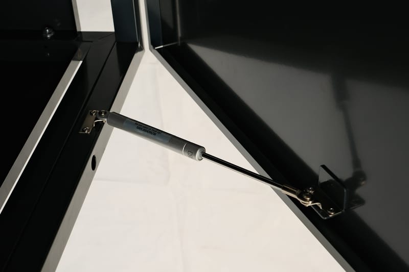 Soptunneskjul 1 kärl | Låsbar | Gasfjäder & ventilation | Mörkgrå metall - Mörkgrå med svart detaljfinish - Trädgård & spabad - Uterum & fritidshus - Förråd & bodar - Soptunneskydd