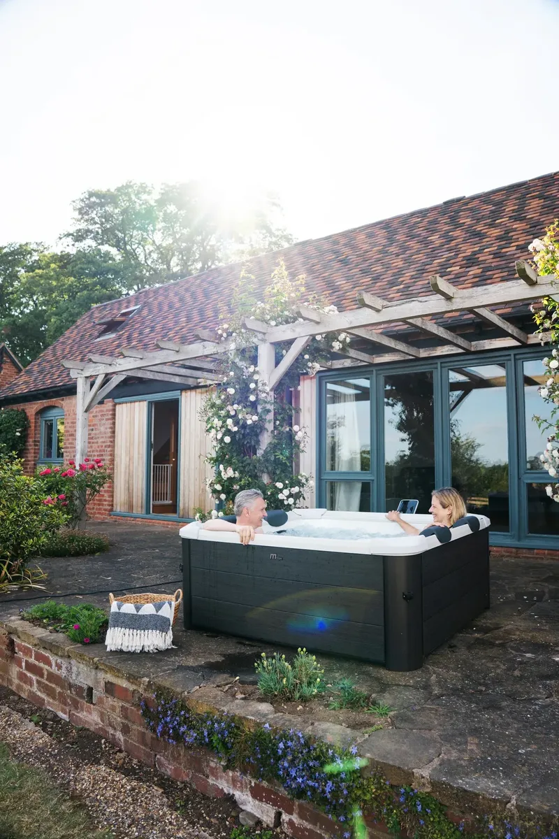 Spabad MSpa F-OS063W Oslo Frame 4 pers - Inklusive Startpaket Spabadsrengöring - Svart - Trädgård & spabad - Utomhusbad - Spabad - Utespa